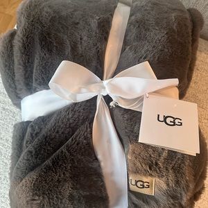 Ugg charcoal throw blanket brand new